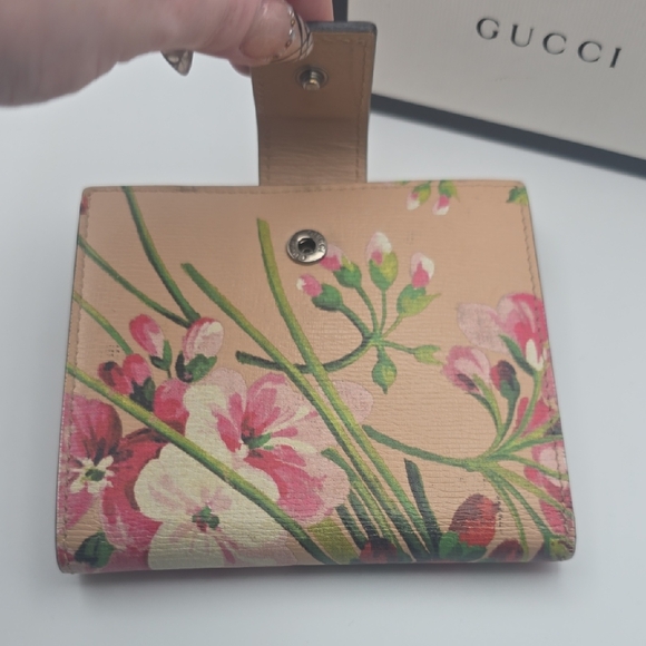 Gucci Elegant Bloom Pink Floral Women's Bi-fold Wallet (EUC)(BOX)(COA)✨️💖✨️ - Picture 9 of 16